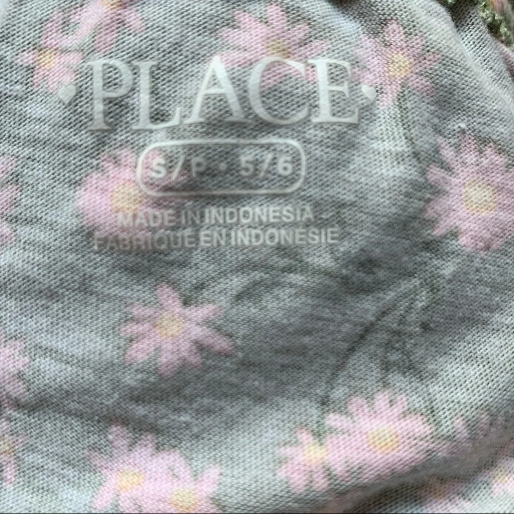 The Children’s Place Girl blouse olive & pink flowers. Size 5/6